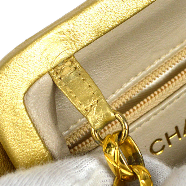 CHANEL 1989-1991 Diamond Kissklock Shoulder Bag