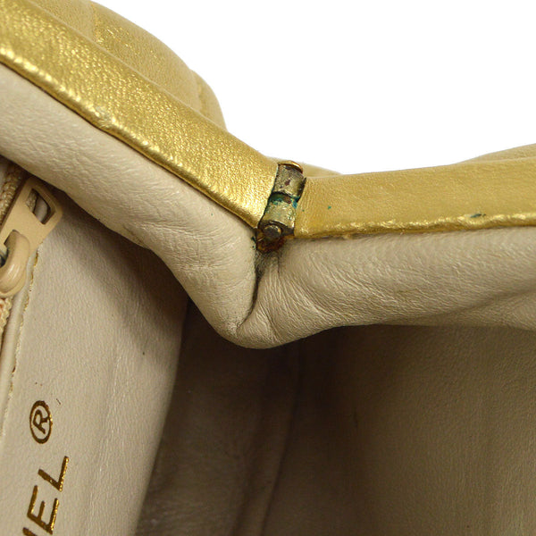 CHANEL 1989-1991 Diamond Kissklock Shoulder Bag