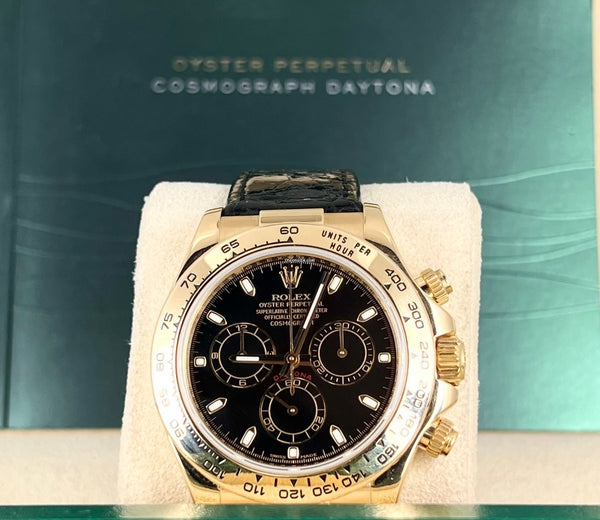 Daytona 18k Yellow Gold Serial M Beautiful condition Box Papers