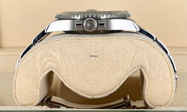 Submariner Date Hulk 2015 box papers like new