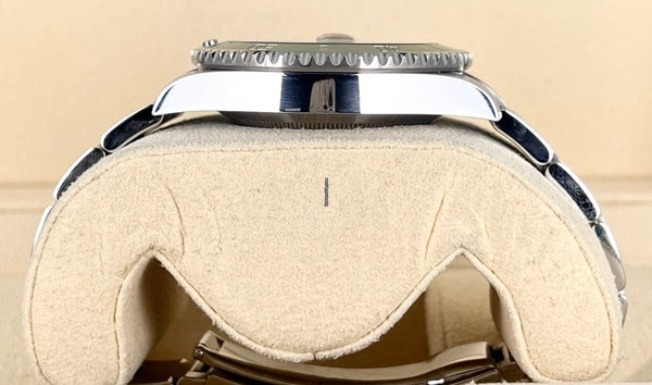 Submariner Date Hulk 2015 box papers like new