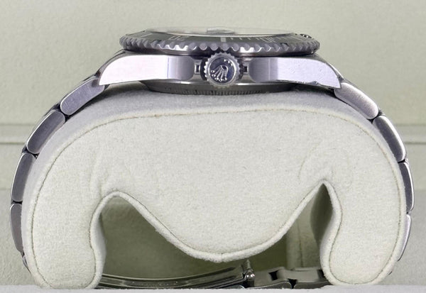 Rolex Submariner Date Kermit 16610 LV Unpolished Full Set 2006 Serial Z