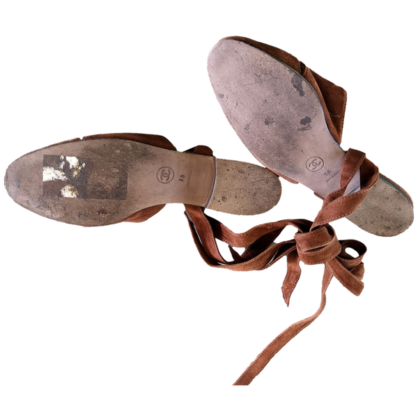 Chanel 1990s Noisette Suede Spartiates Flat Pumps en Daim Xtra Soft Sz 38