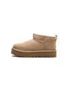 Stivali Classic Ultra Mini per bambino UGG Kids beige con suola rialzata