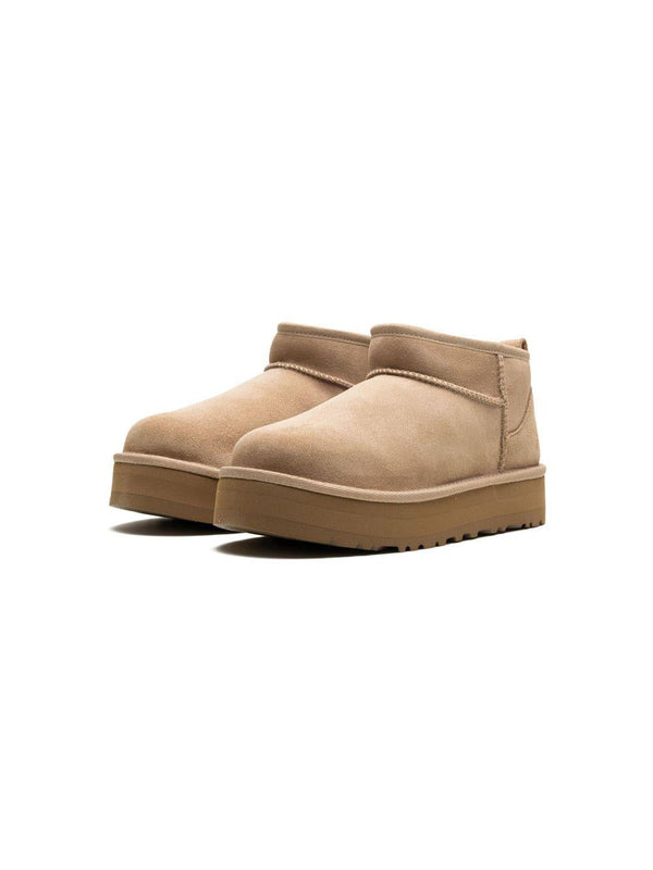 Stivali Classic Ultra Mini per bambino UGG Kids beige con suola rialzata