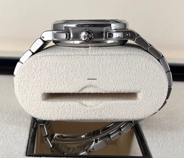 Nautilus MoonPhase Power Reserve Mint Condition