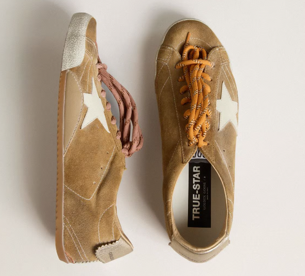 True-Star Donna in suede color tabacco con stella bianca e talloncino platino