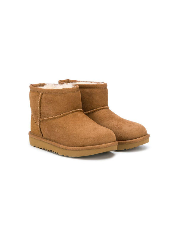 Stivali Classic II mini per bambina UGG Kids marroni con punta tonda