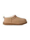 Ciabatte Classic Micro per bambina UGG Kids beige con design slip-on